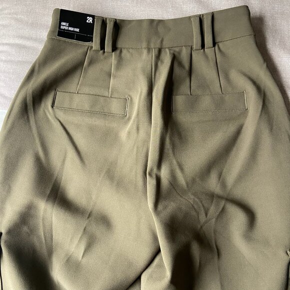 NWT Express Ankle Super High Rise Pants Pleated Women’s Cargo Sz 2R - Picture 8 of 8